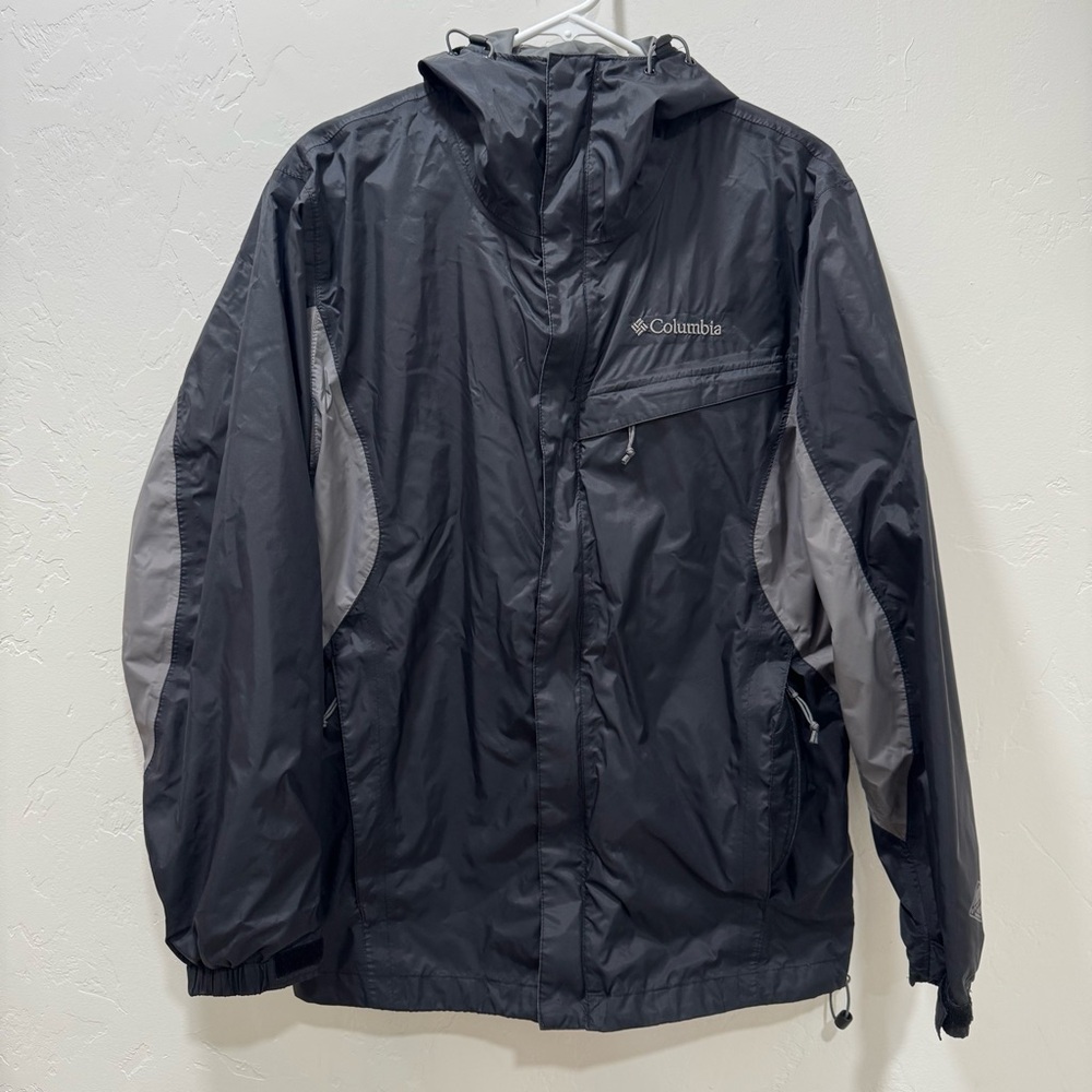 EUC Columbia Men's Small Omni Shield Packable Rain Waterproof Jacket Black Gray